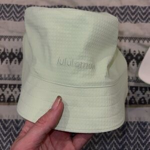 NWT Lululemon Both Ways‎ Reversible Bucket Hat M/L KOGR/WHT NWT
